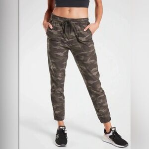 Athleta FARALLON JOGGER Camo Size 18 EUC